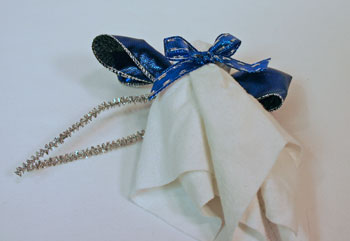 Easy Angel Crafts Handkerchief Angel tie ribbon into bow at neck