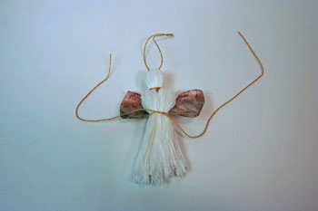 Easy Angel Crafts - Yarn Angel - Tie gold yarn to form waist