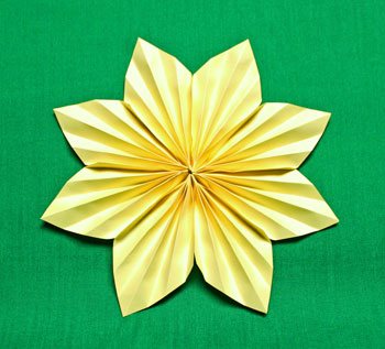 Pleated 8-Point Star yellow on display