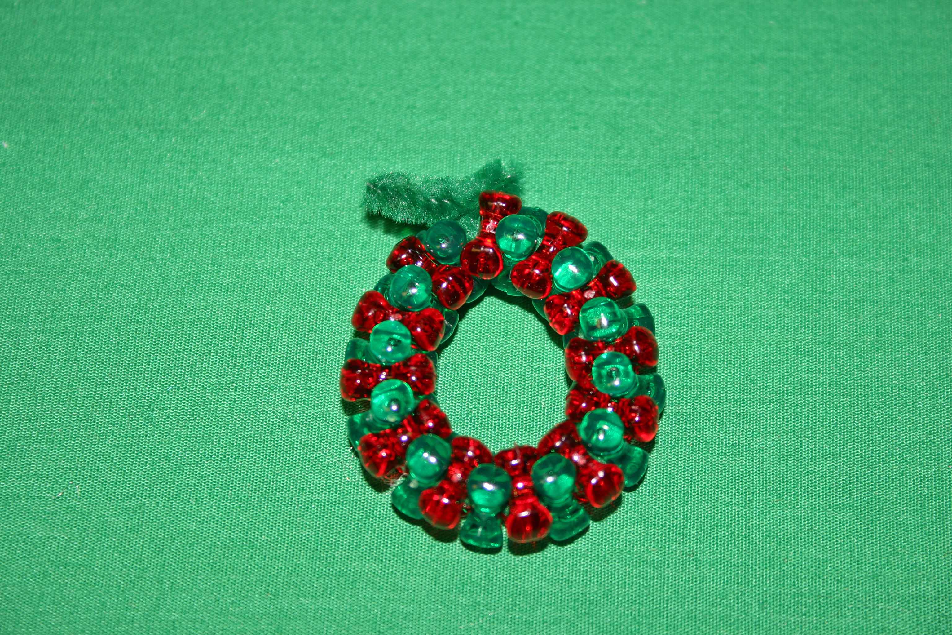 Beaded Christmas wreath red green clear make circle