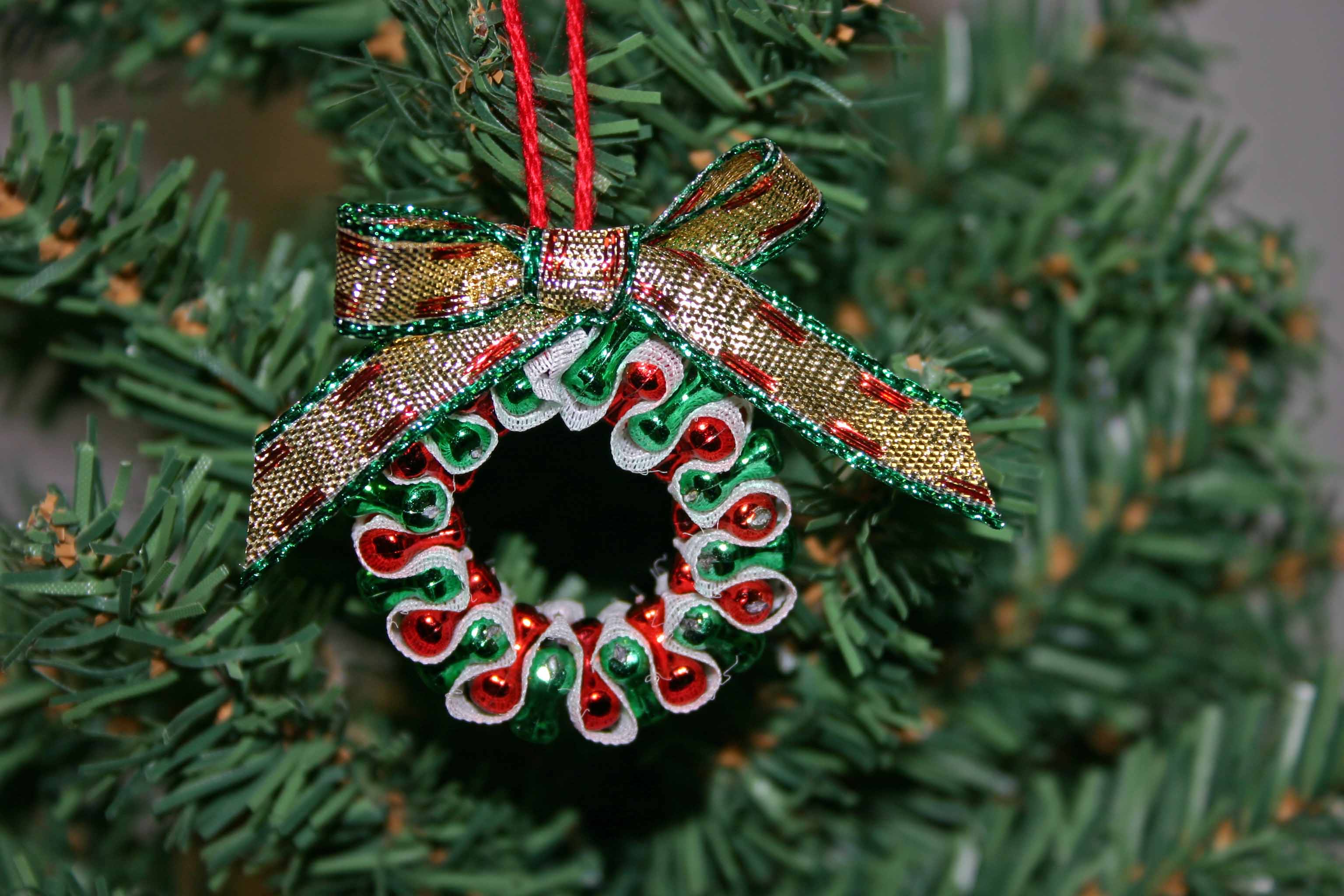 Beaded Christmas wreath red green metallic finished