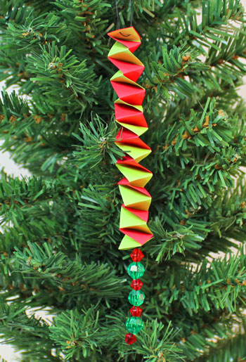 Catstep Braid and Bead Ornament step 19 hang to display
