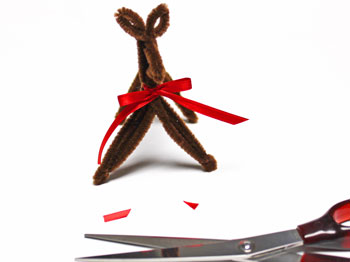 Chenille Wire Reindeer step 23 make bow