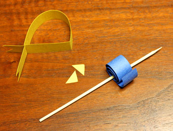 Construction Paper Fish yellow step 5 make curl