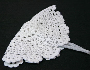 Easy Angel Crafts Doily Angel fold doily in half over ball