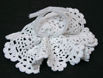Easy Angel Crafts Doily Angel make loop for arms with inside wire
