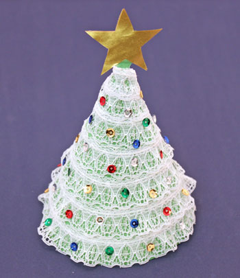 Easy Christmas Crafts Construction Paper Christmas Tree step 11 insert the star