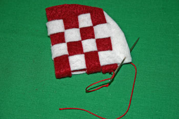 Easy Christmas Crafts Felt Basket insert yarn through side