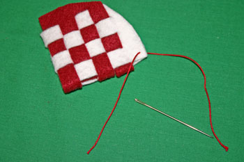 Easy Christmas Crafts Felt Basket remove needle