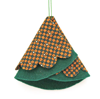 Easy Christmas Crafts Folded Felt and Fabric Christmas Tree showing a green finished version