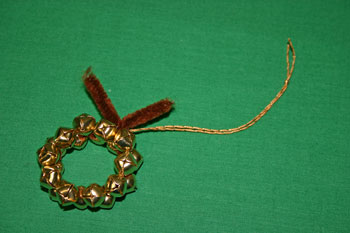 Easy Christmas Crafts Jingle Bell Wreath add hanging loop of yarn
