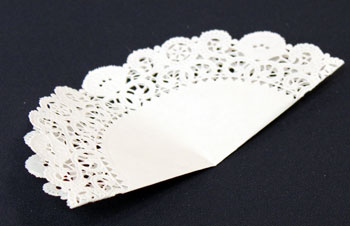 Easy Christmas Crafts Paper Doily Cone Ornament step 3 find the center of the doily