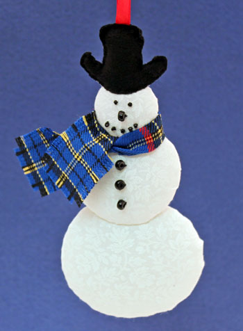 Easy Christmas Crafts Snowman finished and hanging as an ornament