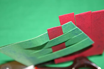 Easy Christmas Crafts paper basket cone end row with red around green