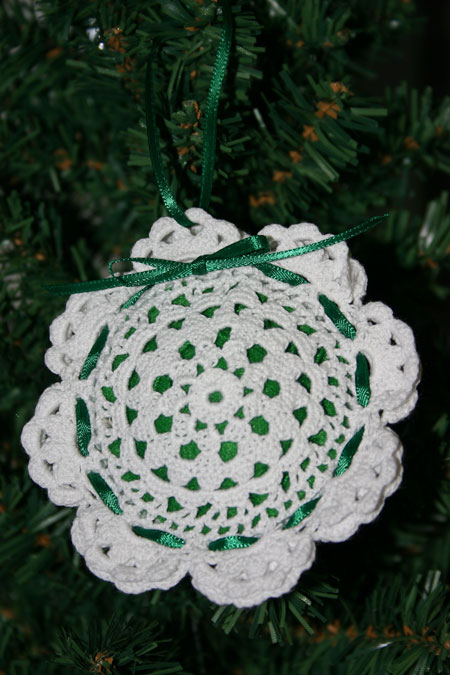 Easy felt crafts doily sachet white hanging on tree