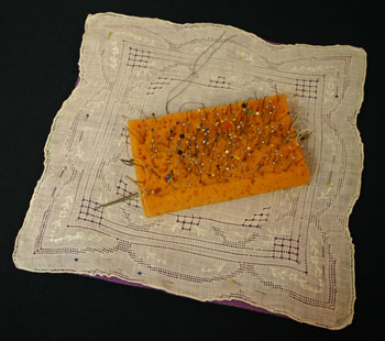 Easy Felt Crafts Handkerchief Valet pin handkerchief to felt square