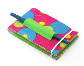 Easy Felt Crafts Notepad Cover2 showing closed with pen