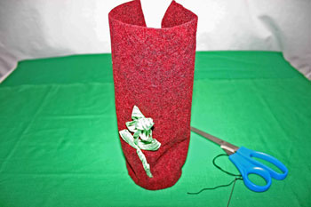 Easy Felt Crafts Wine Gift Bag back of bag remains open