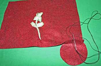 Easy Felt Crafts Wine Gift Bag start near bottom corner