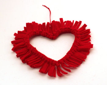 Easy felt crafts fringed felt heart step 12 add yarn loop