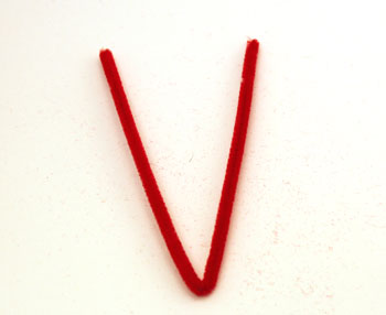 Easy felt crafts fringed felt heart step 2 bend wire in half