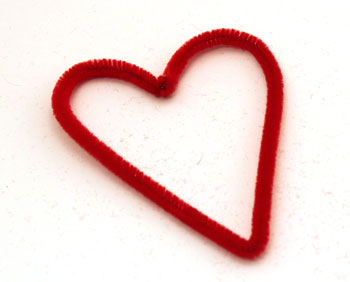 Easy felt crafts fringed felt heart step 4 form heart shape