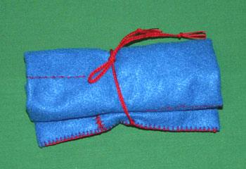 Easy felt crafts jewelry roll with jewelry rolled