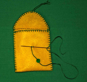 Easy felt crafts small items pocket step 8