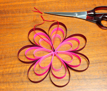 Paper Strips Flower step 9 make loop
