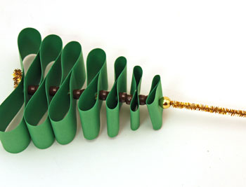 Paper Strips Christmas Tree step 9 add top bead