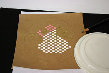 Easy Angel Crafts - Woven Paper Angel draw circle around shape