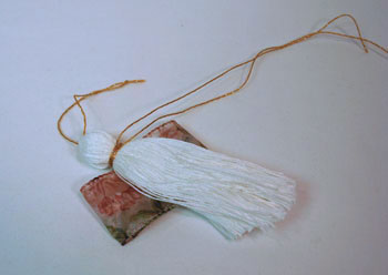 Easy Angel Crafts - Yarn Angel - Tie gold yarn to form head and neck
