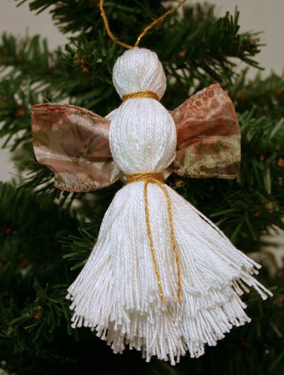 Easy Angel Crafts - Yarn Angel - White with golden ribbon and gold yarn