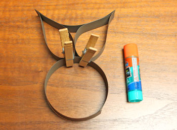 Buddy the Owl step 11 glue top to circle