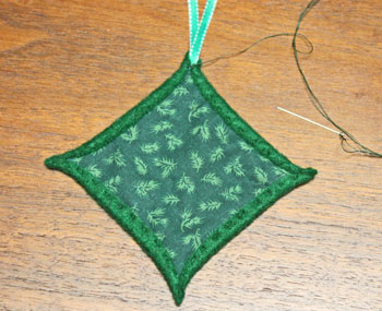 Felt Cathedral Window Ornament step 9 finish curved edges