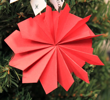Easy Christmas Crafts Paper Pinwheel Wreath Ornament red on red