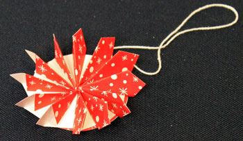 Easy Christmas Crafts Paper Pinwheel Wreath Ornament step 16 let glue dry