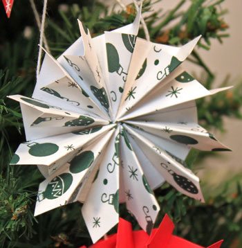 Easy Christmas Crafts Paper Pinwheel Wreath Ornament white and green