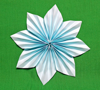 Pleated 8-Point Star step 13 finished on display