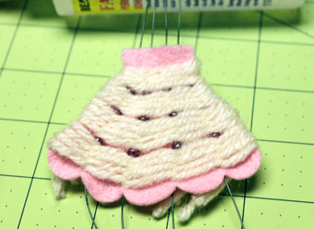 Yarn and Felt Scallop Ornament step 16 glue remaining yarn