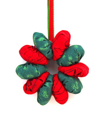 Yo-Yo Wreath Ornament finished and on display